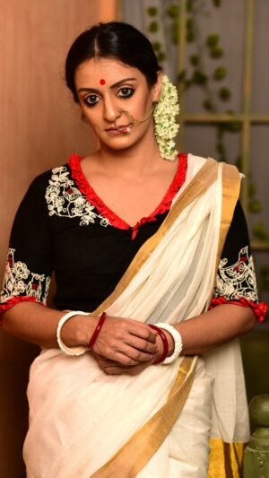 Sabeki Pakhi with Sleeves Blouse