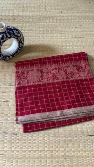 Maroon Check Dhoniyakhali Saree